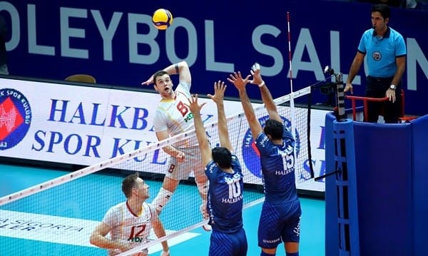 Galatasaray HDI Sigorta Halkbank'ı da geçti
