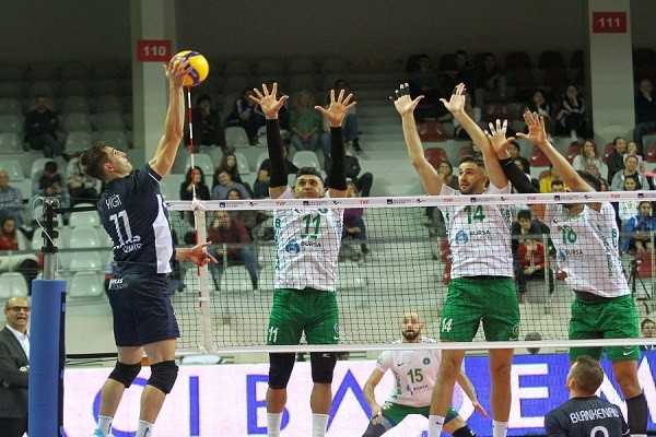 Bursa Efeleri, İzmir Efeleri'ni 3-0 yendi