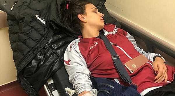 Voleybolcular hastanelik olunca maç ertelendi