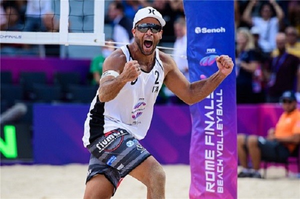 Plajda Sezonunun En Keyif Veren Erkek Oyuncusu: Adrian Carambula