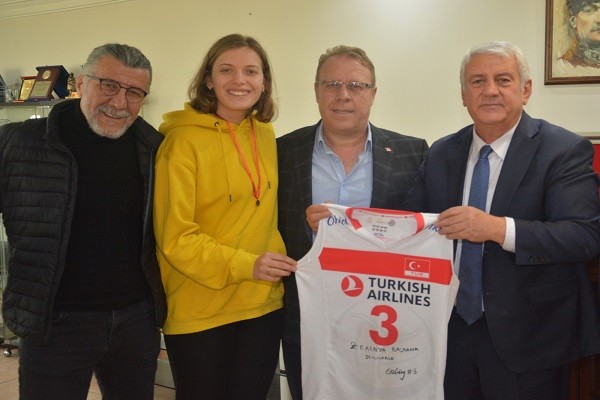 Filenin Sultanına bir ödül de İzmir Esnaf Örgütünden