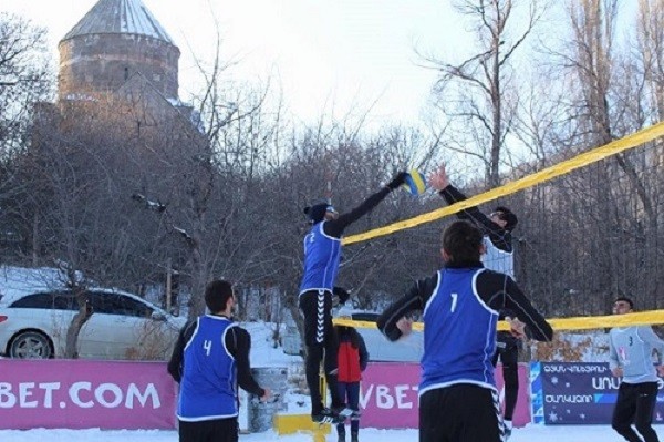 Kar Voleybolu Serisi Başladı
