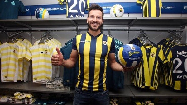 Emre Batur'dan #EvdeKal çağrısı