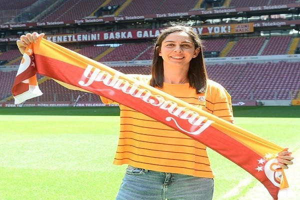 Güldeniz Önal Voleybol Magazin'in Canlı Yayın Konuğu Olacak