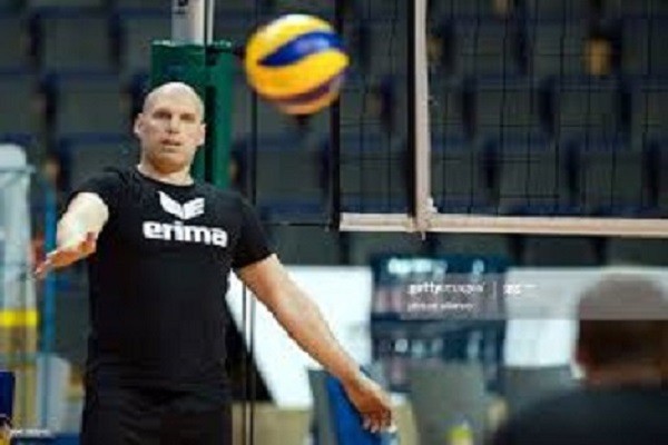 Luke Reynolds'a göre kısa süreli sözleşmeler