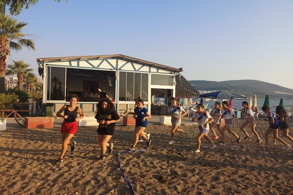 Dikili Lodos Spor da sahilde çalışmalarına başladı