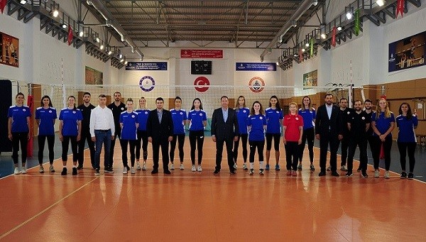 İBB Kadın Voleybol Takımı Sezonu Açtı