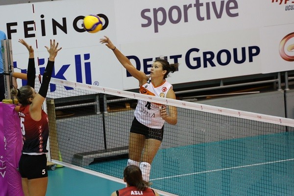 THY'yi 3-0 yenen Eczacıbaşı VitrA turnuvanın birincisi oldu