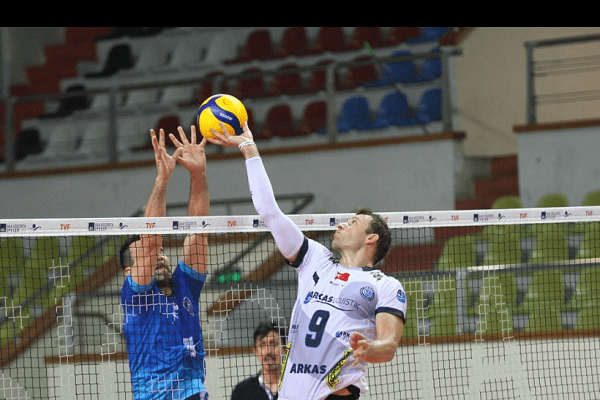 İlk seti alan Afyon, devamını getiremedi