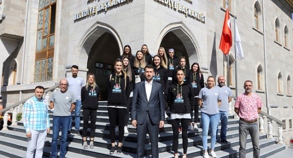 Nevşehir Belediyespor'da imza töreni