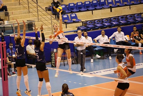 Eczacıbaşı, 1 set verdi, 3 puan aldı