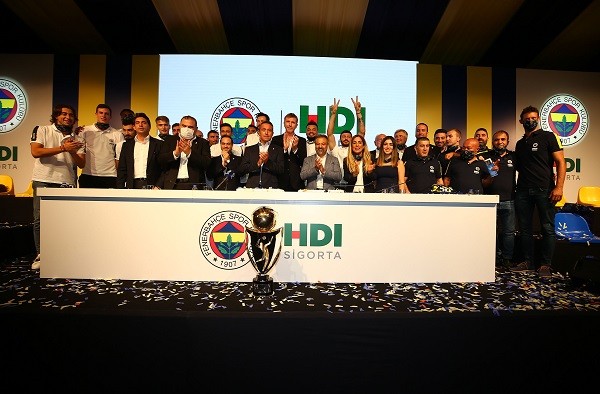 Fenerbahçe yönetimi ve voleybolculardan HDI Sigorta'ya ziyaret