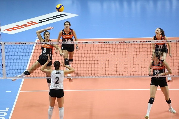 Eczacıbaşı ilk yarıyı 3 puanla tamamladı