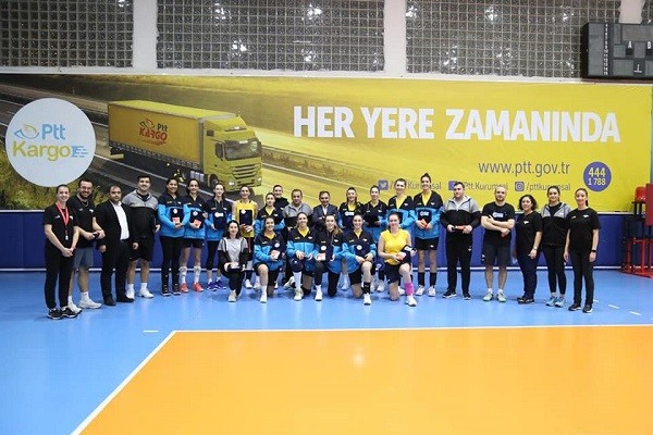 PTT Spor'dan Voleybol Takımına Yılbaşı Jesti
