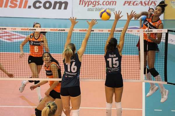 Eczacıbaşı VitrA 5 set sonunda güldü