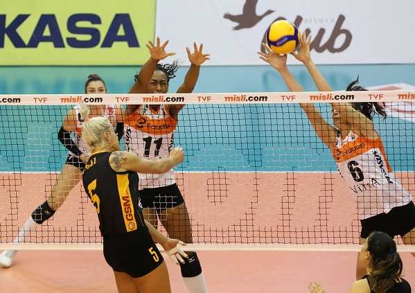 G. Saray başladı, Eczacıbaşı bitirdi