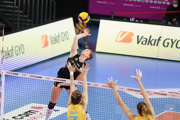 Son seti büyük çekişmeye sahne olan maç VakıfBank'ın oldu