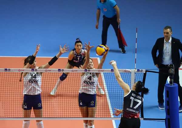 İlk Yarı Finalist Fenerbahçe Opet