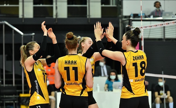 Covid-19 gölgesindeki Final 2.maçında VakıfBank Galip