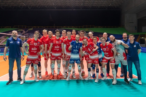 Erkeklerde Zaksa Şampiyon