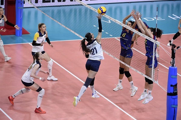 Kadınlar Altın Lig'de İlk Yarı Finalist Belli Oldu