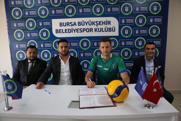Bursa BŞ Belediyespor'da smaçör transferi