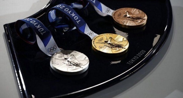 Madalyalarını Kendileri Takacaklar