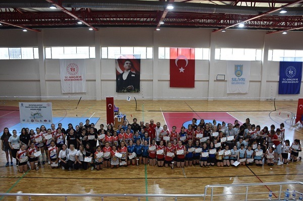 Silivri Belediyesi'nden Voleybol Şenliği