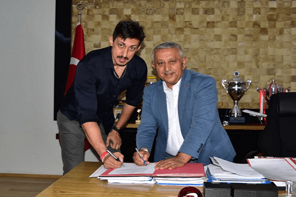 Burak Hascan 2 sezon daha Afyon'da