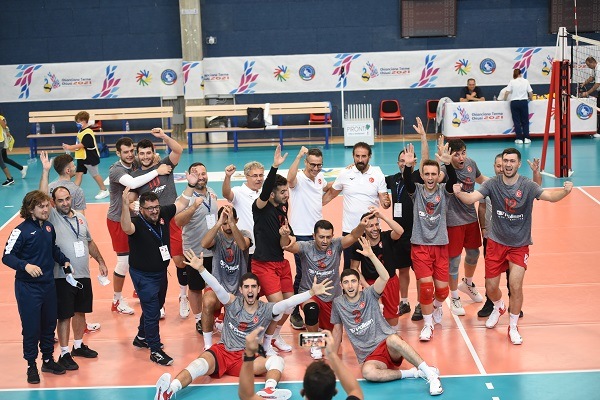 Uydurma karantinası biten Sessiz Efeler, Polonya'ya sahayı dar etti