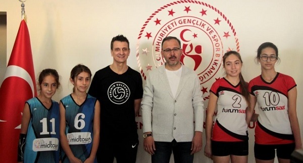 Bakan Kasapoğlu, Guidetti ile birlikte "Yarının Sultanları" programına katıldı