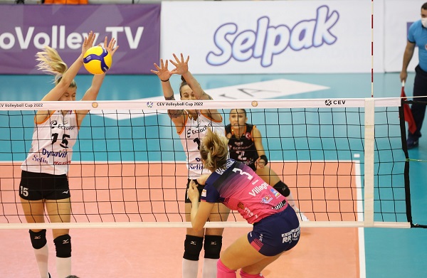 Eczacıbaşı Dynavit turu kolay geçti