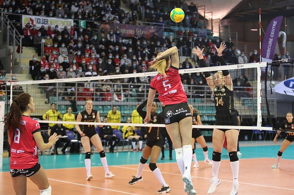 VakıfBank, firesiz devam ediyor