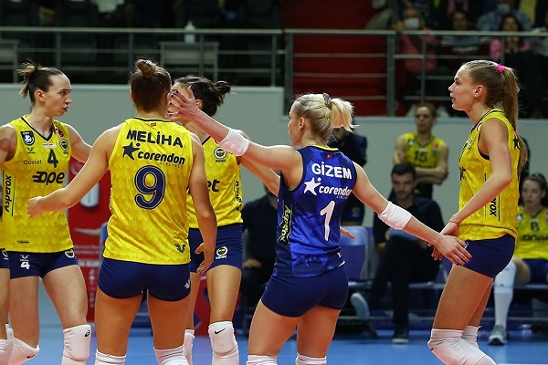 Zevkli ve çekişmeli maçın galibi Fenerbahçe Opet oldu