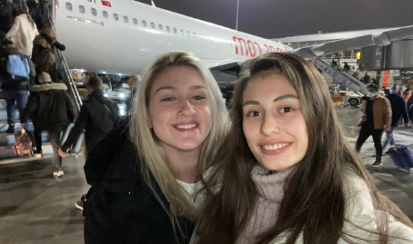 Hilal Şanlı ve Aslı Koçoğlu, Partizani'de