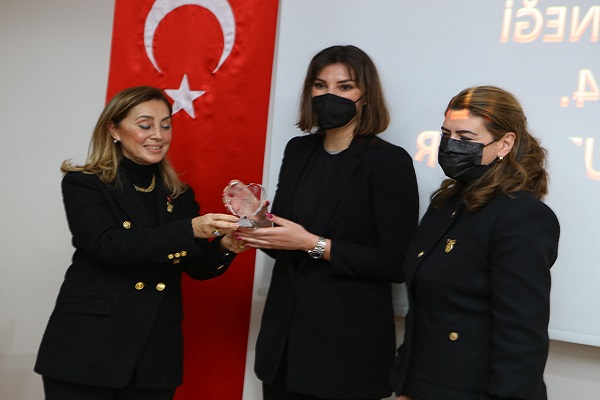 Türkiye Yardım Severler Derneği’nden VakıfBank'a 'Gönül Takımı' Ödülü