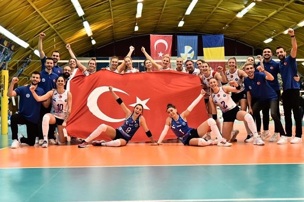 Aydın BŞ belediyespor 2-1 geriye düştüğü maçta yarı final biletini kaptı