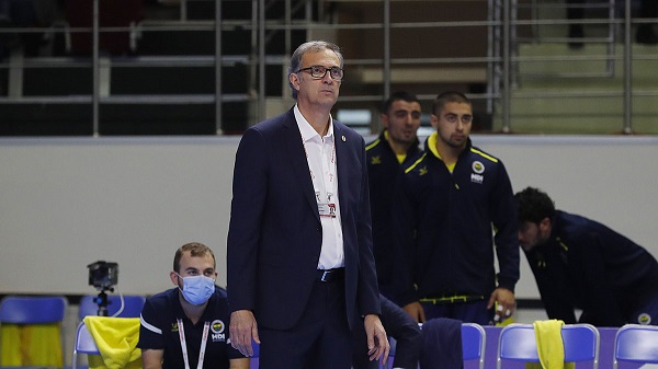 Derbiyi Fenerbahçe kazandı, Castellani maçın önüne geçti