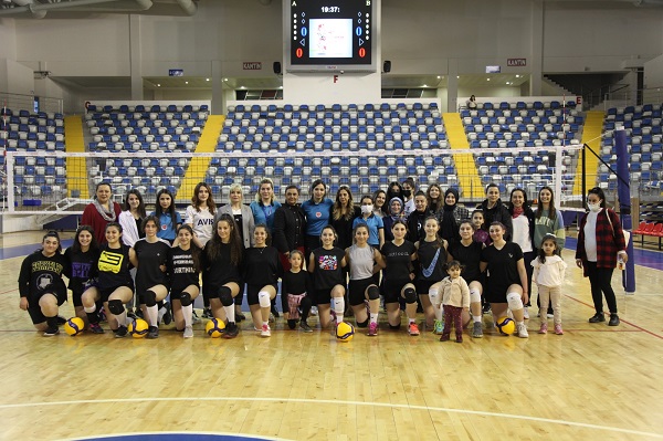 Malatya'da Kadınlar, Dünya Kadınlar Günü'nde Voleybolla coştu