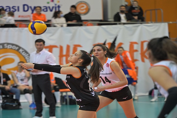 Eczacıbaşı Dynavit 5 maçtır set kaybetmiyor