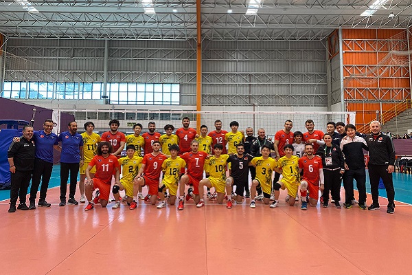 Sessiz Efeler Japonya'yı set vermeden yendi