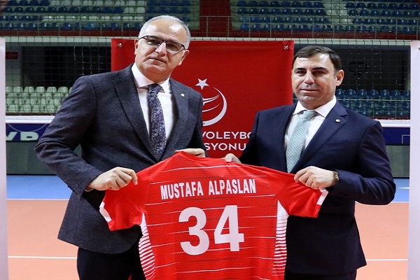 Mustafa Alpaslan: "Voleybol takımlarımıza 2022 milli takım sezonunda başarılar diliyorum"