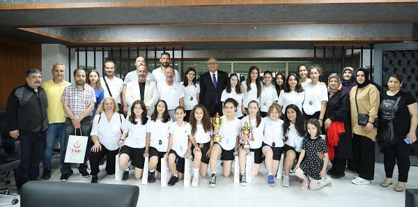 Aydınlık Gençlik Spor Kulübü, Başkan Üstündağ'ı ziyaret etti