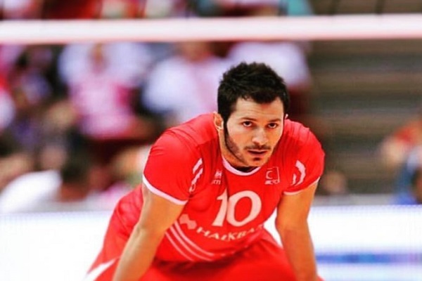 Emre Batur, resmen Bursa'da