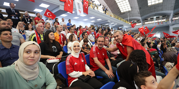 Dünya, Türk kadınının sportif başarıları alkışlıyor