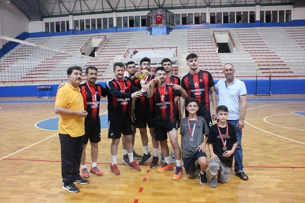 Kadirli’de voleybol şenliği