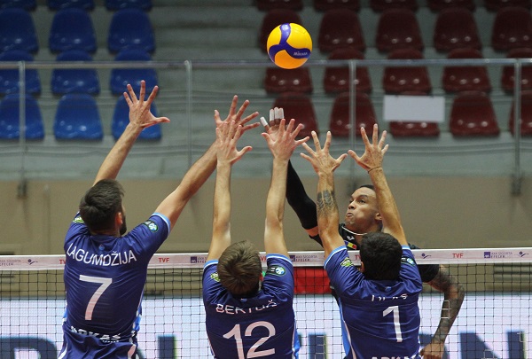 Arkas Spor Bükreş'e Set Vermedi