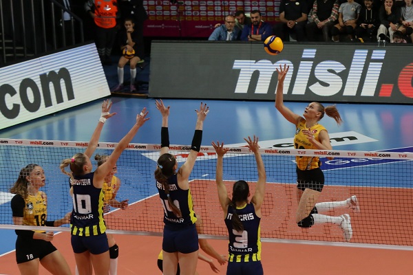 Derbide kazanan VakıfBank rövanşı aldı