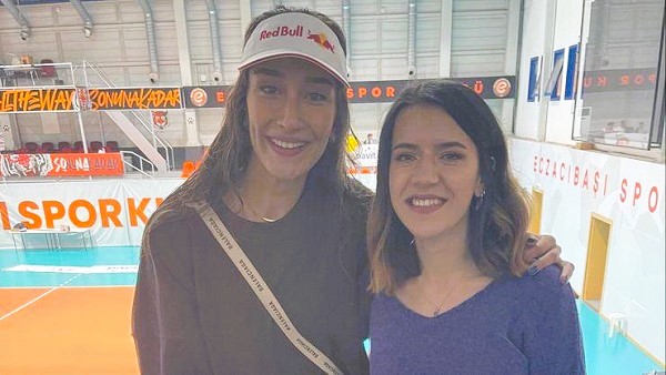 Oyunu kazandı Hande Baladın’la buluştu