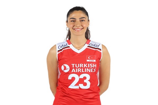 Hümay Fırıncıoğlu: 'Kolay bir şey diyemem ama kaptan olmak iyi hissettiriyor'